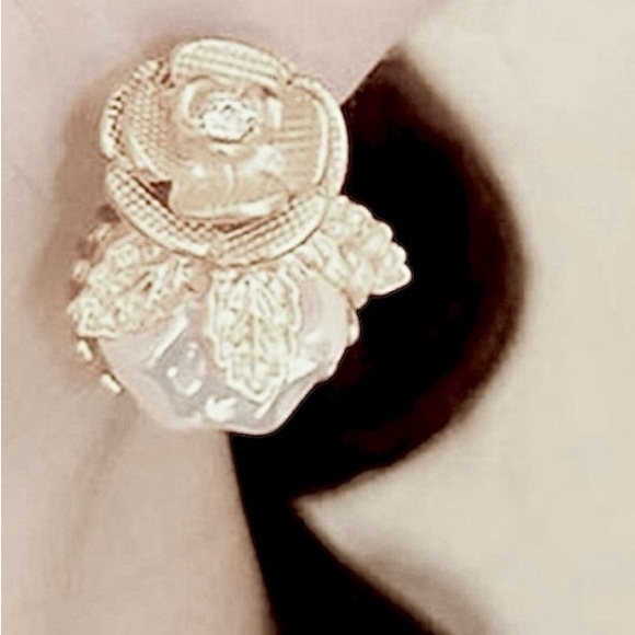 “Parisian Rose Pearl” Gingham Petals Crater Dent Moon Surface French Palace Stud - Picture 4 of 16